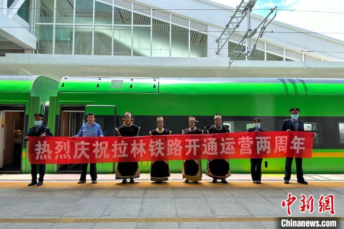 中國鐵路青藏集團(tuán)有限公司慶祝拉林鐵路開通運(yùn)營兩周年?！±詈Ｐ?攝