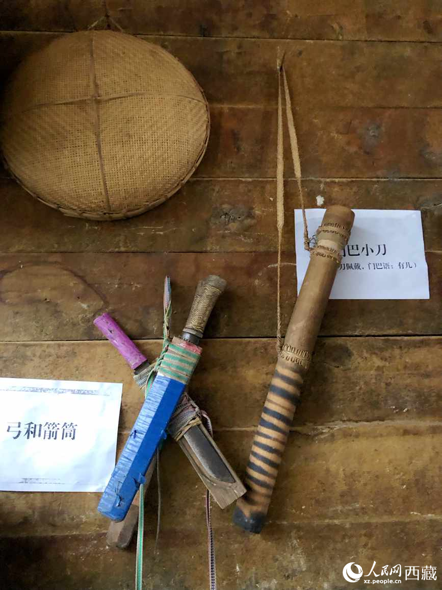 當(dāng)?shù)鬲?dú)具特色的藤竹工藝品。