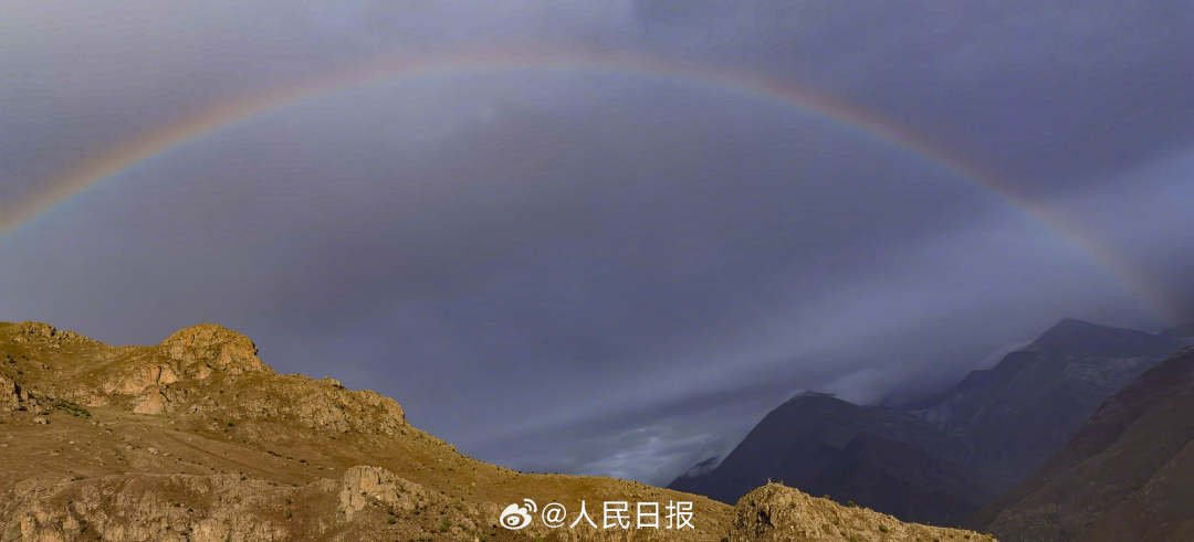 接好運！青藏高原現(xiàn)巨大彩虹橋