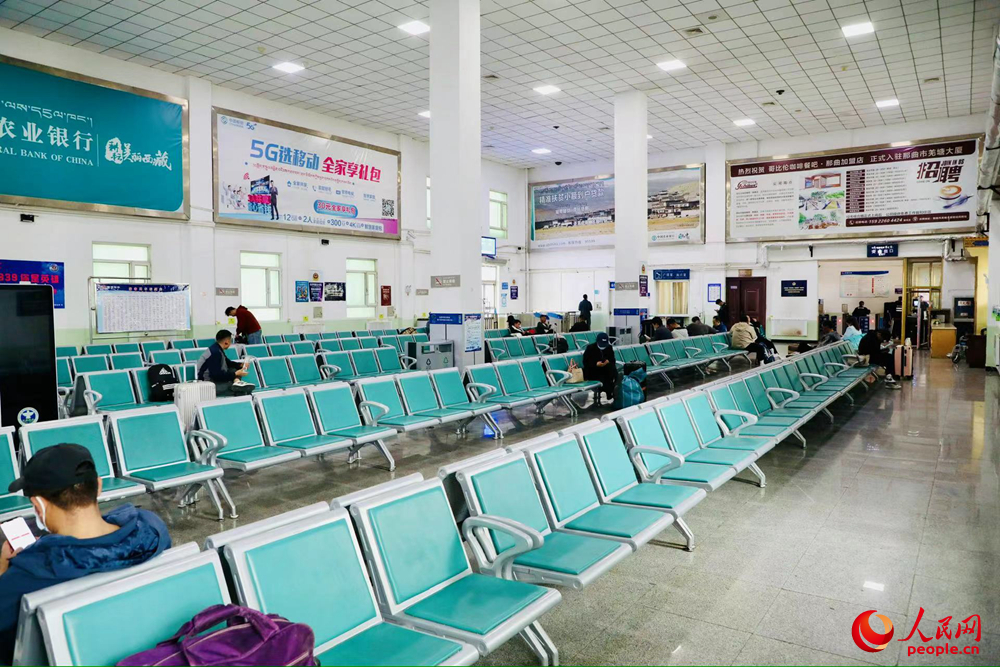 火車站內(nèi)景。人民網(wǎng)記者 次仁羅布攝