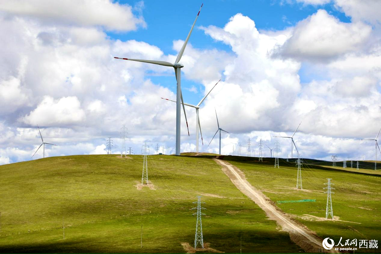 西藏那曲市色尼區(qū)的歐瑪亭嘎風電場。
