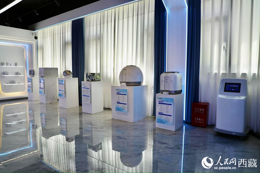 各類制氧產(chǎn)品。人民網(wǎng)記者 次仁羅布攝