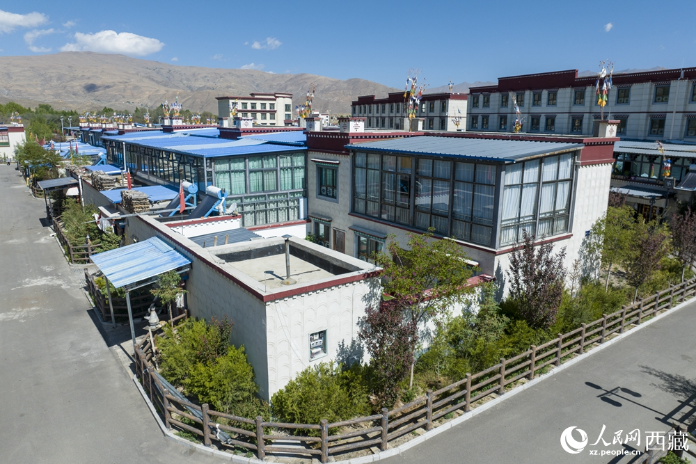 寬敞明亮的藏式民居。人民網(wǎng)記者 次仁羅布攝