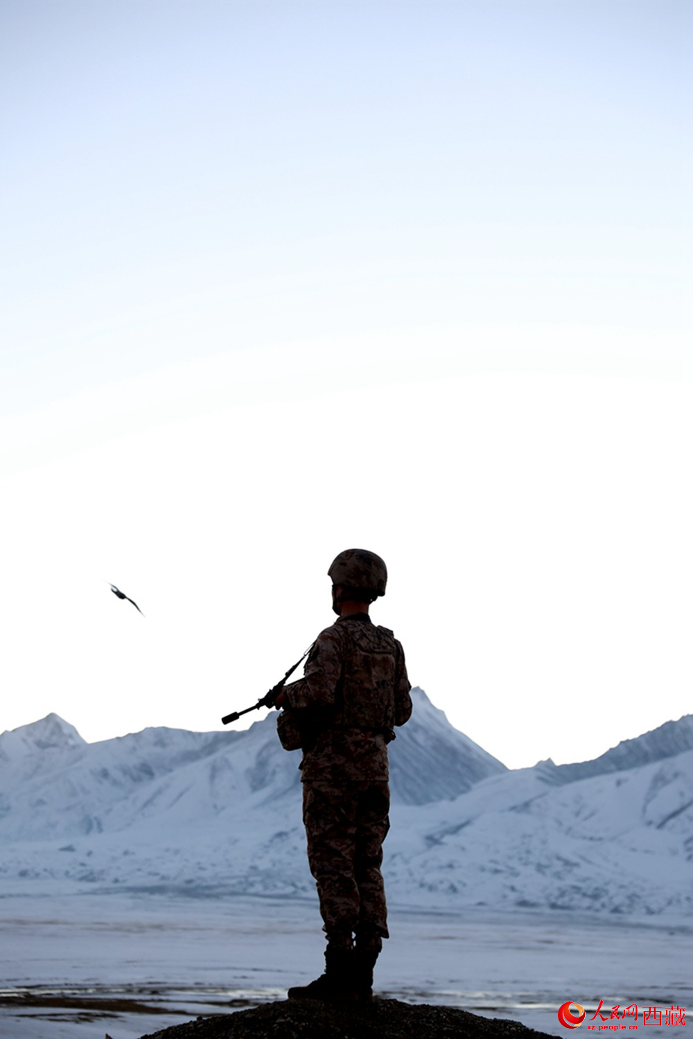 官兵在站崗。人民日?qǐng)?bào)記者 瓊達(dá)卓嘎攝