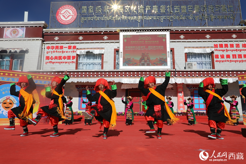 雅礱“村晚”鬧新春。人民網(wǎng)記者 吳雨仁攝