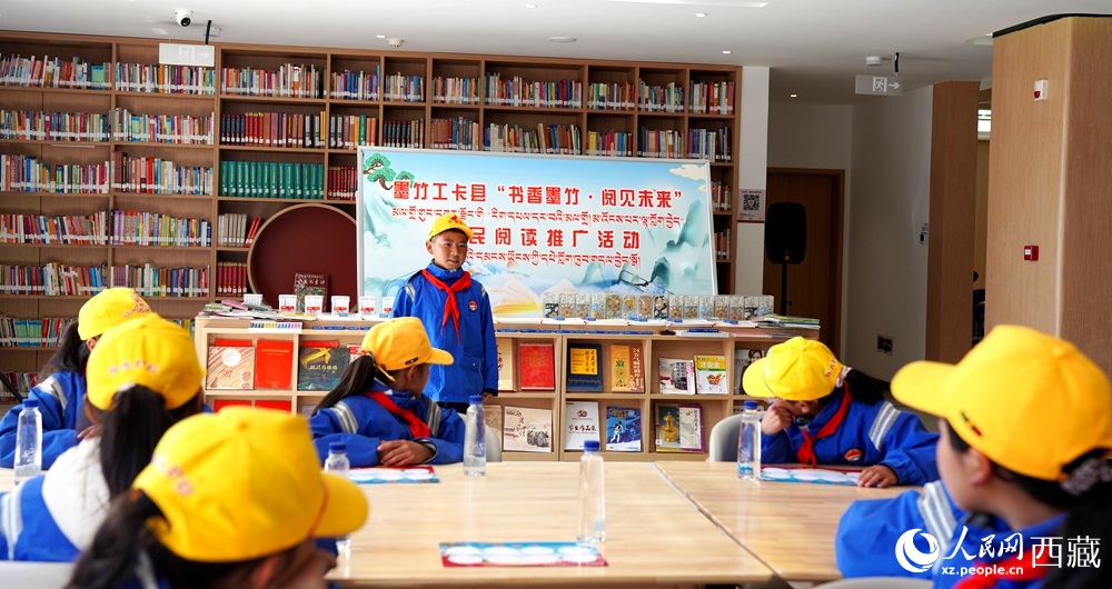 學(xué)生開展閱讀推廣活動(dòng)。人民網(wǎng)記者 吳雨仁攝
