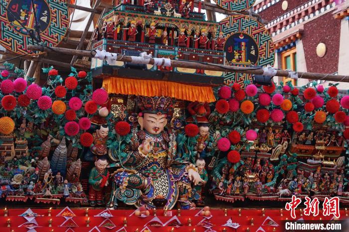 圖為塔爾寺酥油花展局部。　馬銘言 攝