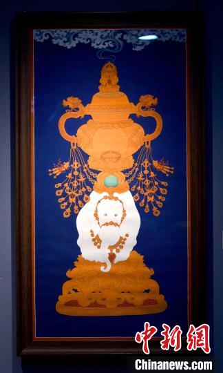 圖為5月16日，展覽中的新創(chuàng)唐卡作品《瑞象承香》?！±盍?攝