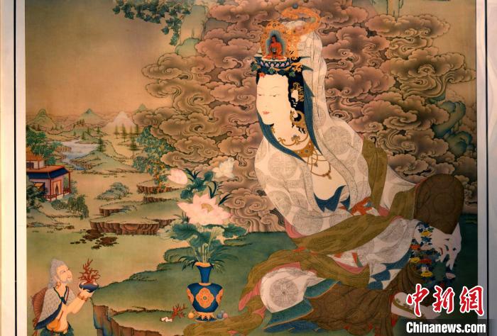 圖為5月16日，展覽中新創(chuàng)唐卡作品《靜息觀音》(局部)。　李林 攝