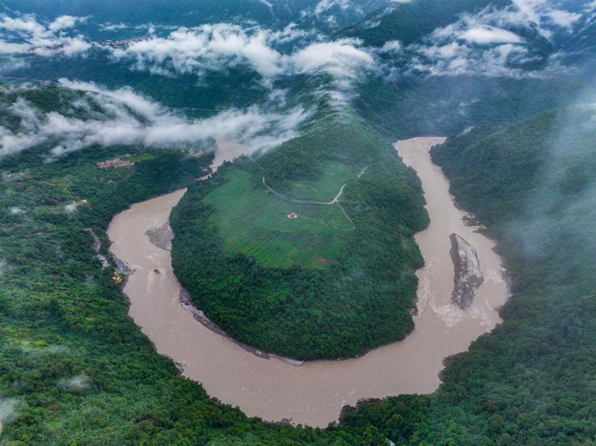 雅魯藏布江果果塘大拐彎。張澤坤攝