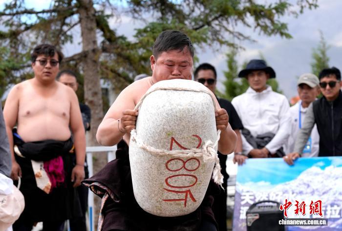 西藏拉薩:運動會上的力量之美
