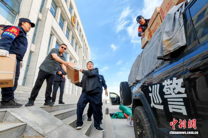 青藏兩地警方聯(lián)動“高原精靈”守護者再出征