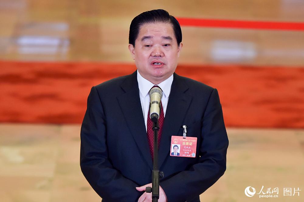 全國人大代表、河北省人大常委會黨組書記、常務(wù)副主任范照兵。