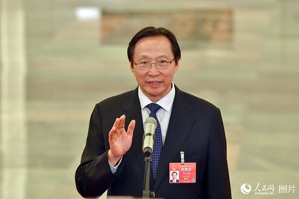 農(nóng)業(yè)農(nóng)村部部長韓長賦回答記者提問。