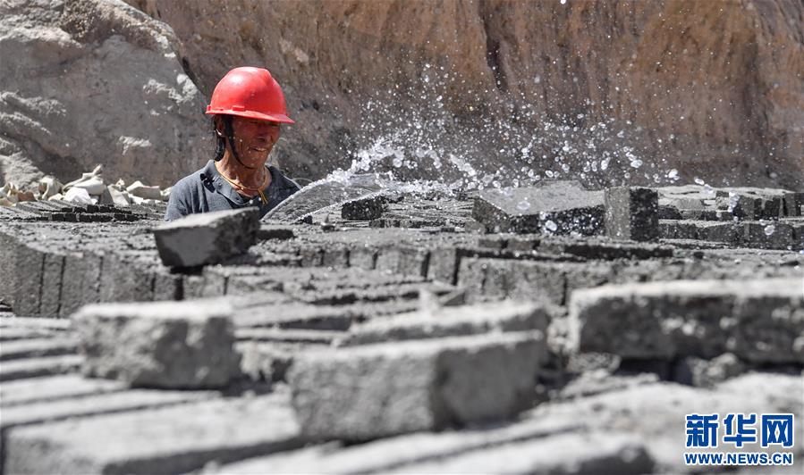 (社會)(3)藏東脫貧影像:為家鄉(xiāng)建設(shè)“添磚加瓦”