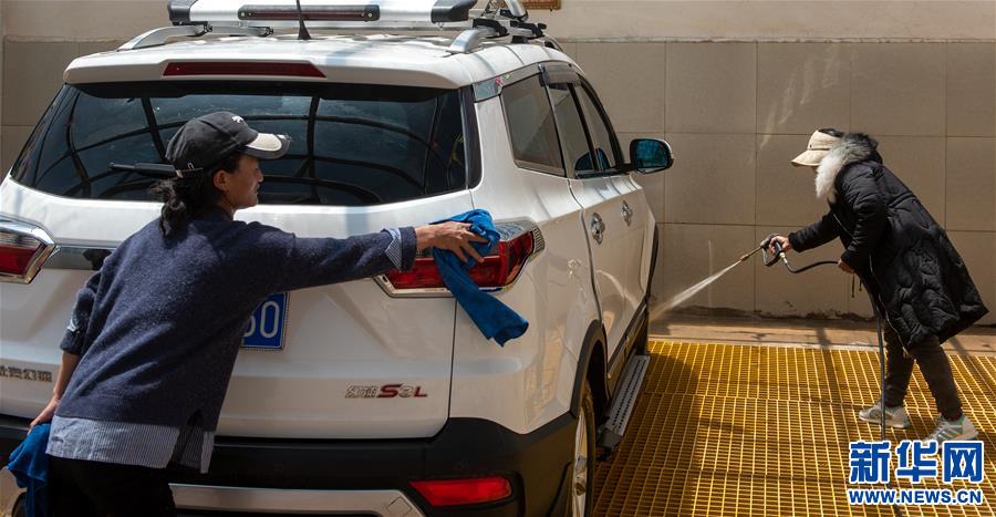 (圖文互動)(1)“打工妹”變“女老板”——藏北牧民桑旦康珠的創(chuàng)業(yè)致富路