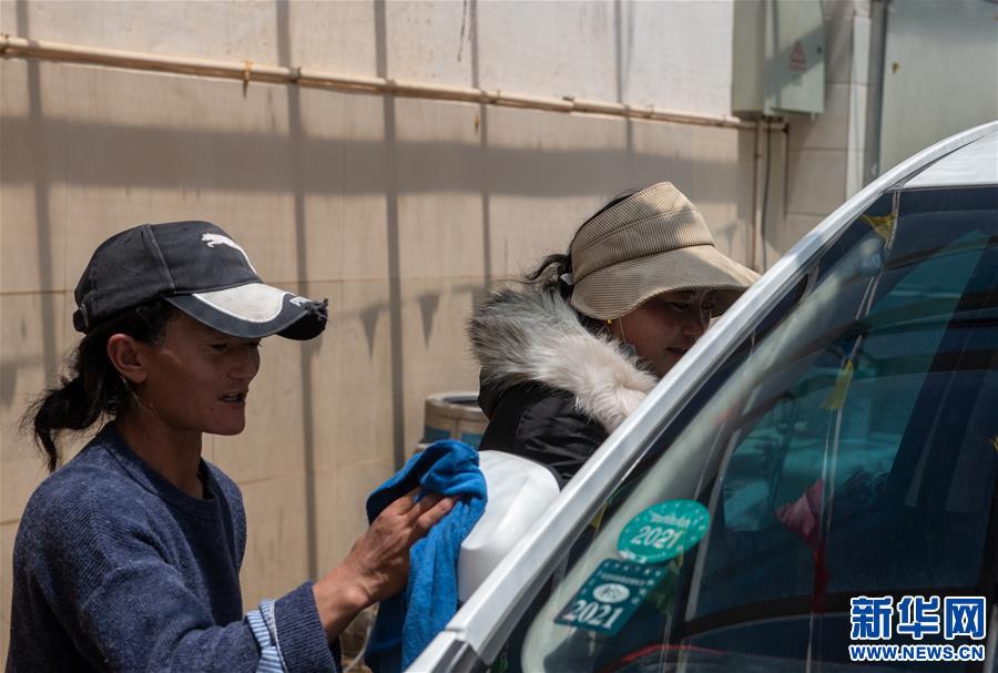 (圖文互動)(2)“打工妹”變“女老板”——藏北牧民桑旦康珠的創(chuàng)業(yè)致富路