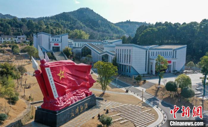 文家市鎮(zhèn)秋收廣場(chǎng)?！钊A峰 攝