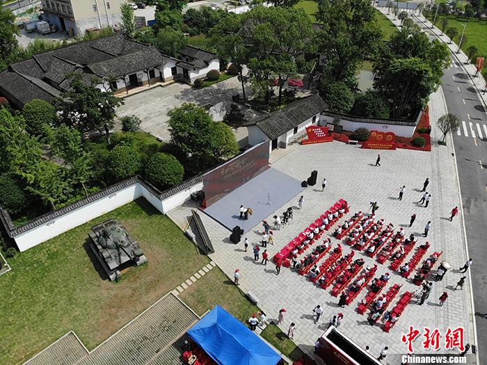 31日上午，“在這里讀懂初心使命——網絡媒體革命老區(qū)行”網絡主題采訪活動湖南站啟動儀式在長沙許光達故居舉行。<a target='_blank'  ><p  align=