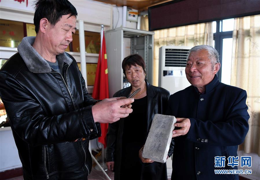 （圖片故事）（1）年介濤：將為烈士尋親進(jìn)行到底