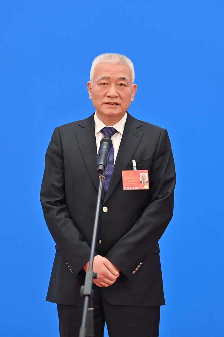 這是科學(xué)技術(shù)部部長(zhǎng)王志剛通過網(wǎng)絡(luò)視頻方式接受采訪。新華社記者 李鑫 攝