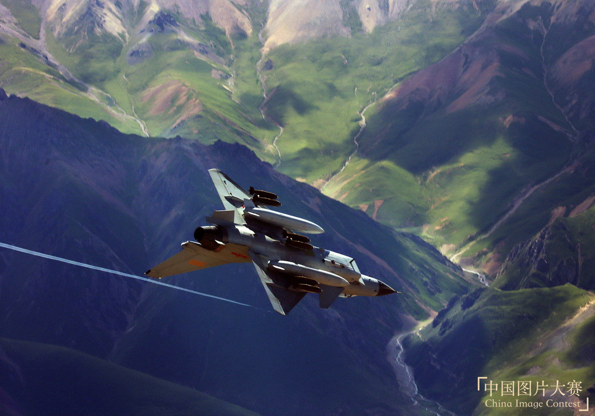 世界屋脊——我伴戰(zhàn)機凌空出擊