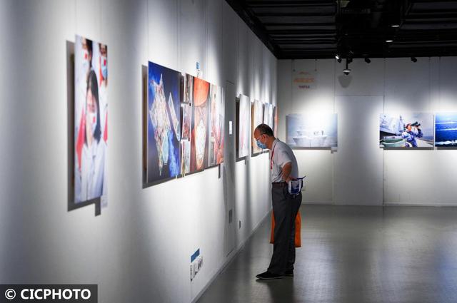 光影追隨：奮進(jìn)新時(shí)代，唱響時(shí)代主旋律