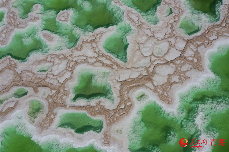 “鹽灘碧水”翡翠湖。人民網(wǎng) 況玉攝