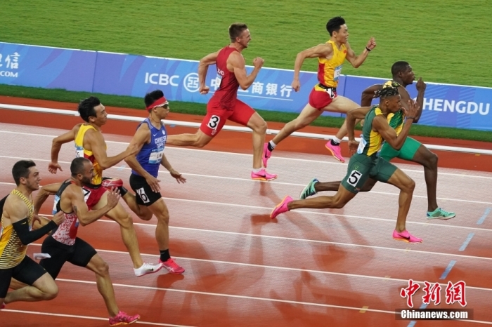 8月2日，第31屆世界大學生夏季運動會男子100米決賽在四川成都舉行，牙買加選手GOLDSON Kadrian dwayne(右一)以10秒04奪得男子百米冠軍。<a target='_blank' href='/'><p  align=