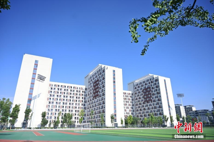 大運(yùn)村代表團(tuán)公寓外景。安源 攝