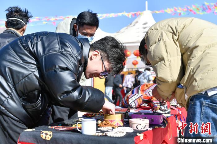 圖為展銷會現(xiàn)場?！∝暩聛硭?攝