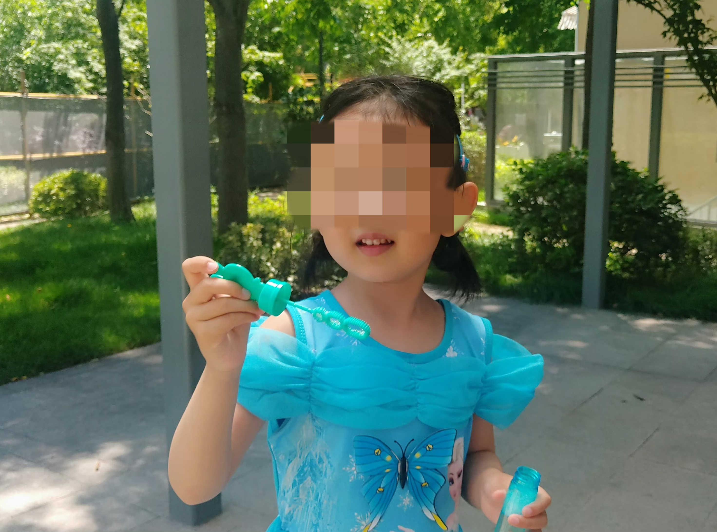 海灘失蹤女童。圖源：女童家人社交賬號